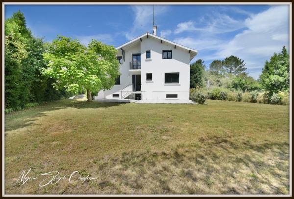 Dpt Landes (40), à vendre MOLIETS ET MAA maison P7 de 185 m² rénovée.