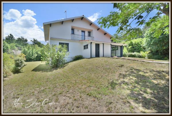 Dpt Landes (40), à vendre MOLIETS ET MAA maison P7 de 185 m² rénovée.