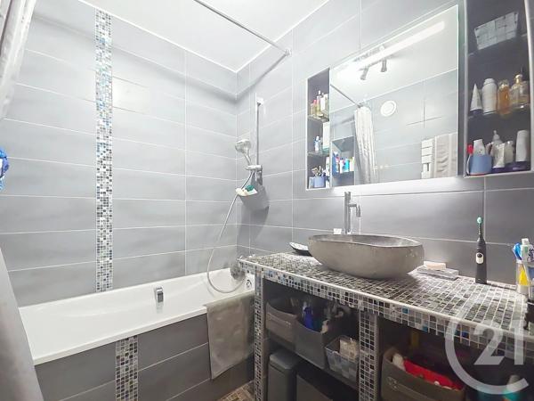 Appartement F3 à vendre  3 pièces - 47,55 m 2   SETE  - 34