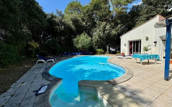 Maison à vendre    6 pièces •  Jard-sur-Mer