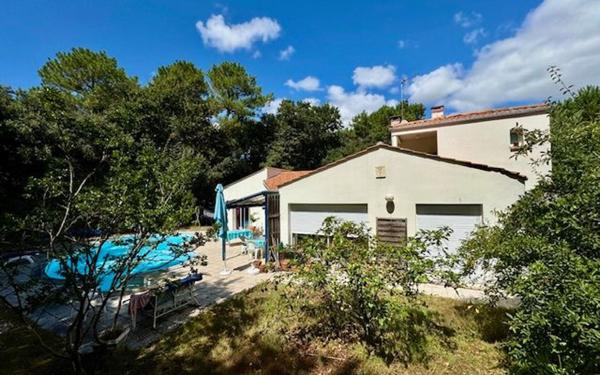 Maison à vendre    6 pièces •  Jard-sur-Mer