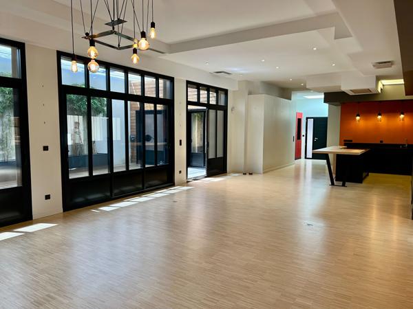 Loft d'EXCEPTION SEMI-MEUBLE avec grande terrasse, proche du centre-ville et de la place des Carmes