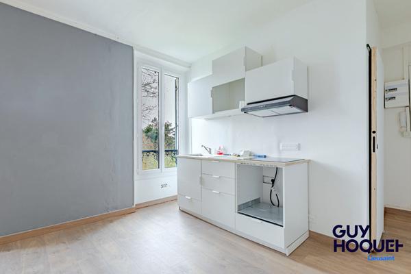 Appartement 2 pièces entièrement rénové avec grenier et cave à Corbeil Essonnes