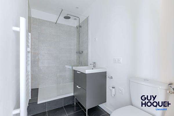 Appartement 2 pièces entièrement rénové avec grenier et cave à Corbeil Essonnes