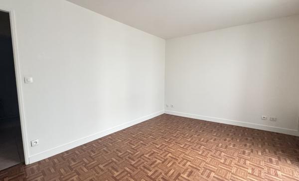 APPARTEMENT T2 + PARKING EN SOUS SOL - SECTEUR VENISE / JARD