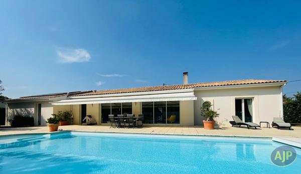 Maison à vendre Saintes - 5 pièces, 135m² avec 3 chambre(s) à 495 000€ - AJP Immobilier Saintes