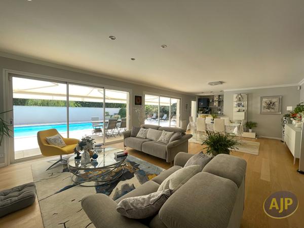 Maison à vendre Saintes - 5 pièces, 135m² avec 3 chambre(s) à 495 000€ - AJP Immobilier Saintes
