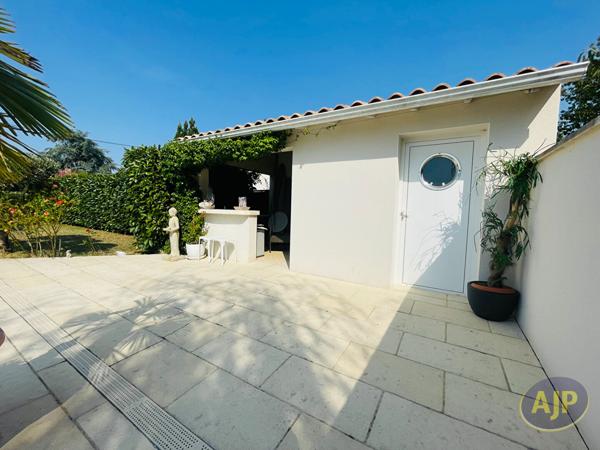 Maison à vendre Saintes - 5 pièces, 135m² avec 3 chambre(s) à 495 000€ - AJP Immobilier Saintes