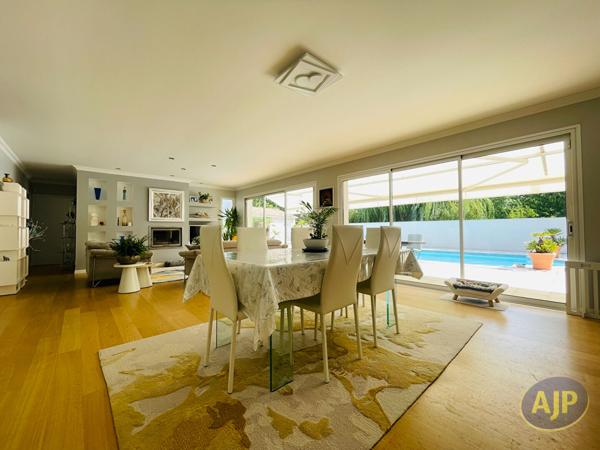 Maison à vendre Saintes - 5 pièces, 135m² avec 3 chambre(s) à 495 000€ - AJP Immobilier Saintes