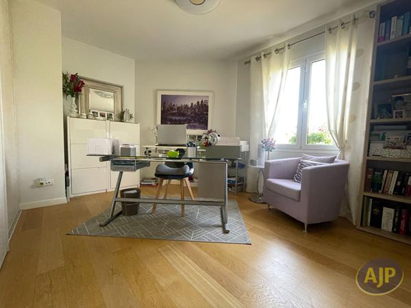 Maison à vendre Saintes - 5 pièces, 135m² avec 3 chambre(s) à 495 000€ - AJP Immobilier Saintes