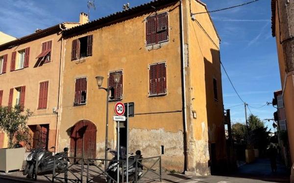 Immeuble à vendre    5 pièces • 99,68 m2 Saint-Laurent-du-Var