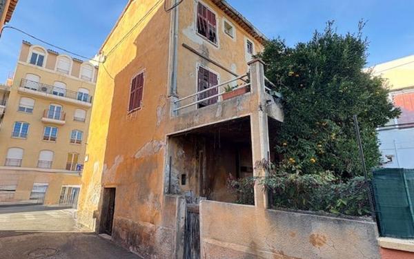 Immeuble à vendre    5 pièces • 99,68 m2 Saint-Laurent-du-Var