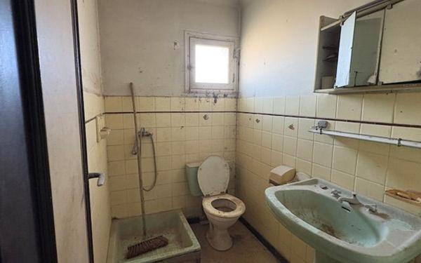 Immeuble à vendre    5 pièces • 99,68 m2 Saint-Laurent-du-Var