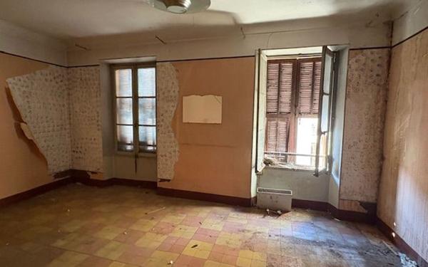 Immeuble à vendre    5 pièces • 99,68 m2 Saint-Laurent-du-Var