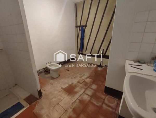 FERME A RESTAURER EN CAMPAGNE AVEC 2,5 hectares