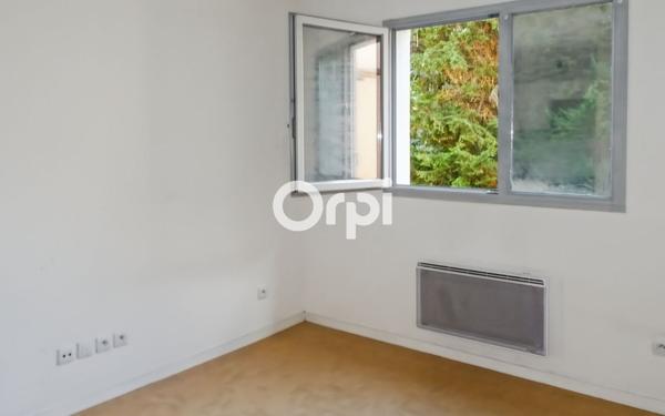 Appartement à louer    1 pièce •  Saint-Genis-Laval