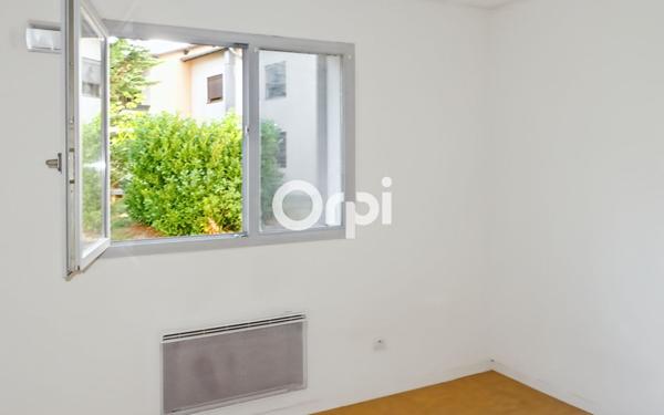 Appartement à louer    1 pièce •  Saint-Genis-Laval