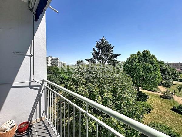 Appartement 3 pièces 2 chambres avec balcon, cave et garage - 69500 BRON