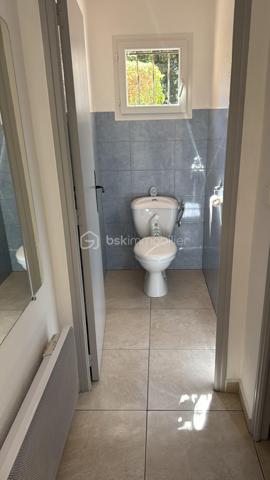 INVESTISSEZ EN CORSE DU SUD  EN REGION DE PORTO VECCHIO PLUS EXACTEMENT A ZONZA, VOICI UN ENSEMBLE IMMOBILIER CONSTITUE DE 3 MAISONS ACTUELLEMENT LOUEES.
UN T5 R+1 DE 120 M2- UN T3 80 M2. UN T2 DE 52 M2 BATIS SUR UN TERRAIN DE 1680M2. UN GRAND GARAGE DE 50 M2 SE TROUVE EGALEMENT A PROXIMITE. UNIQUE !!!  LA RIVIERE PROCHE OFFRE UNE PISCINE NATURELLE  ACCESSIBLE A PIED PAR QUELQUES MARCHES PREVUES. COMMENT PASSER A COTE D'UNE TELLE OPORTUNITE.