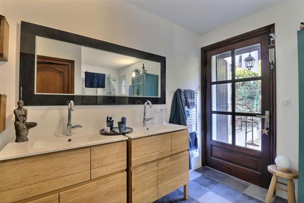 Maison d'architecte 8P 252 m² VALGELON-LA ROCHETTE (73110)