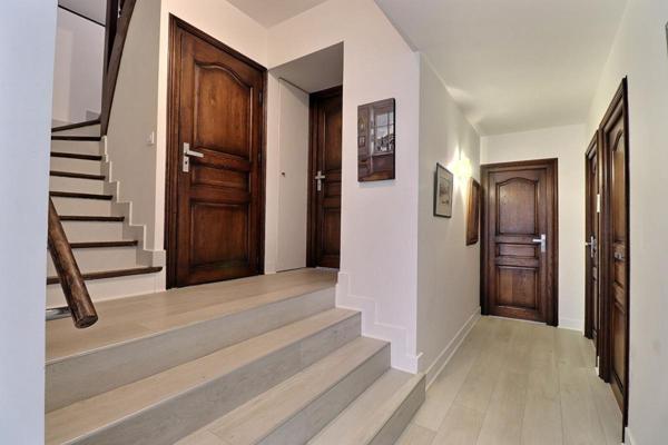 Maison d'architecte 8P 252 m² VALGELON-LA ROCHETTE (73110)