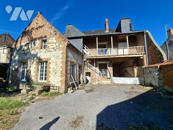 Idéal investisseur, un ensemble immobilier à rénover complètement comprenant :
- une maison de...