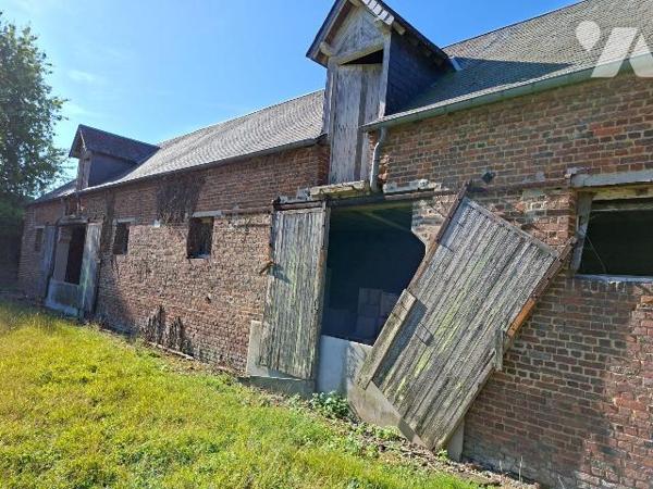 Idéal investisseur, un ensemble immobilier à rénover complètement comprenant :
- une maison de...