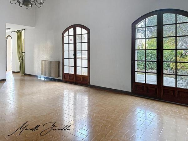 A VENDRE BEAUCAIRE Maison  4 pièces 96 m²,  terrasse et garage