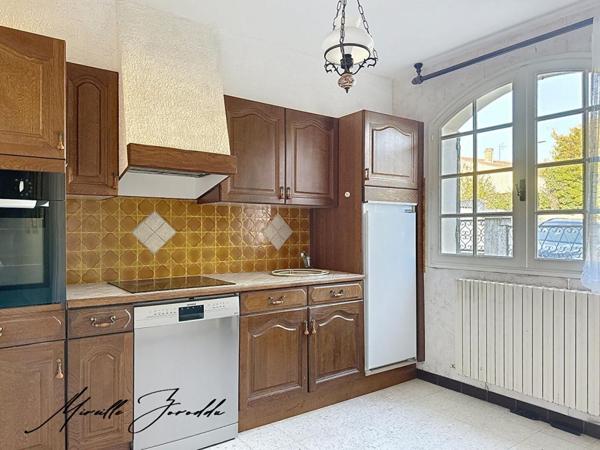 A VENDRE BEAUCAIRE Maison  4 pièces 96 m²,  terrasse et garage