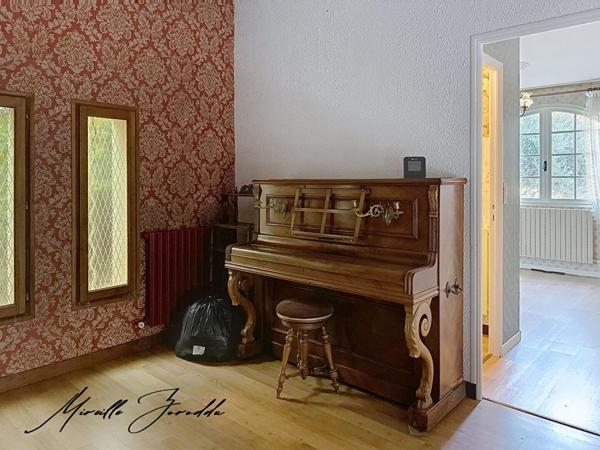 A VENDRE BEAUCAIRE Maison  4 pièces 96 m²,  terrasse et garage