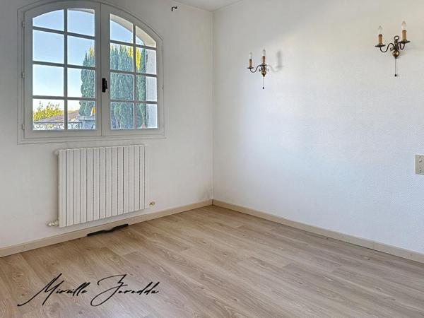 A VENDRE BEAUCAIRE Maison  4 pièces 96 m²,  terrasse et garage