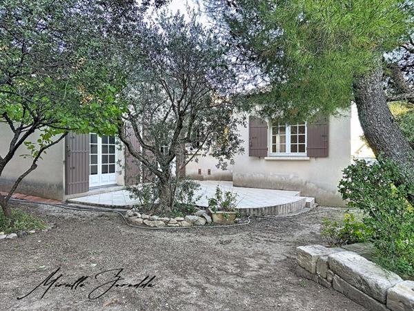 A VENDRE BEAUCAIRE Maison  4 pièces 96 m²,  terrasse et garage