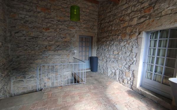 Maison à louer    5 pièces •  Lablachère