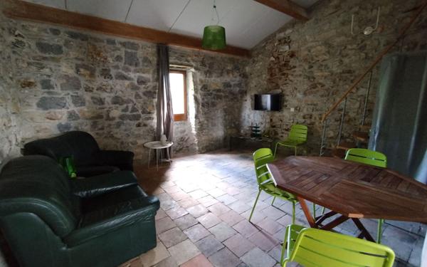 Maison à louer    5 pièces •  Lablachère