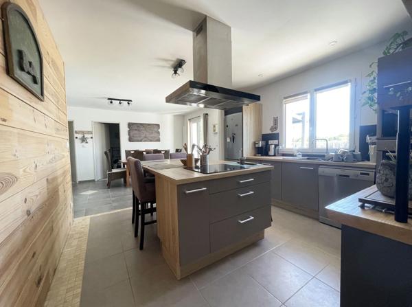 Dpt Charente Maritime (17), à vendre maison P8 avec petite maison P5 et piscine - Terrain de 2 282,00 m²