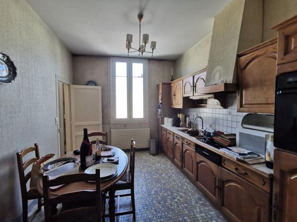 LA FLECHE, dans quartier proche commerces !!!