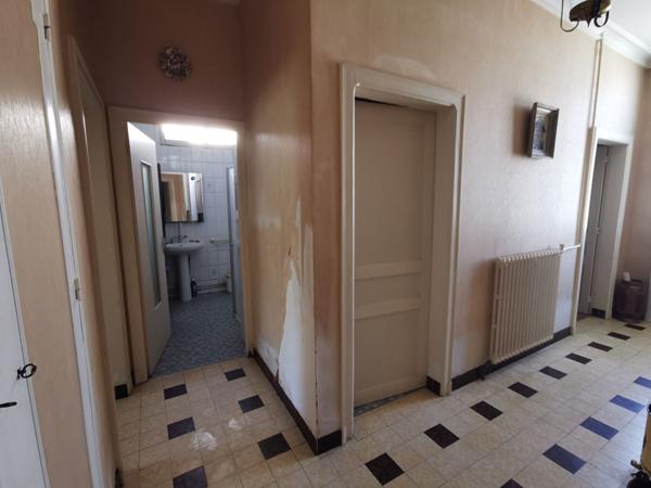 LA FLECHE, dans quartier proche commerces !!!