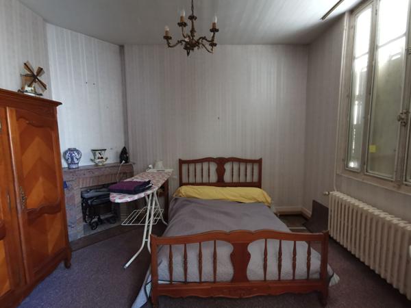 LA FLECHE, dans quartier proche commerces !!!