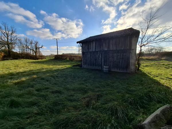 Terrain au calme avec grange et beau potentiel