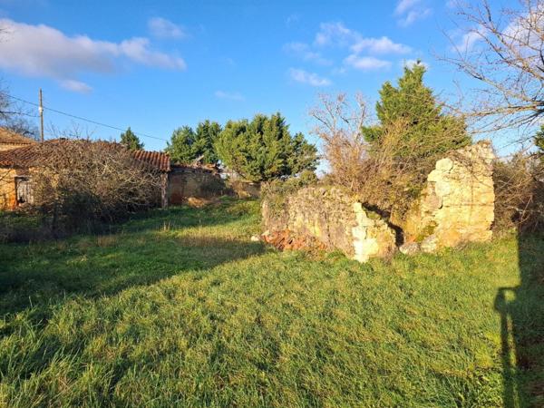 Terrain au calme avec grange et beau potentiel