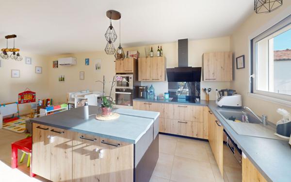 Maison à vendre    4 pièces • 108 m2 Villeneuve-la-Comptal