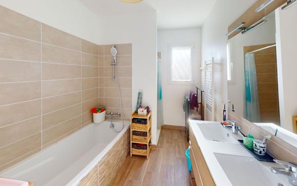 Maison à vendre    4 pièces • 108 m2 Villeneuve-la-Comptal