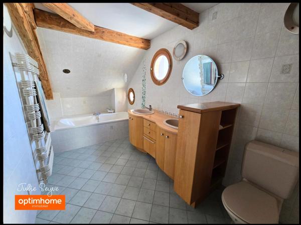 Maison de ville de 240 m² avec 5 chambres - cave et dépendance