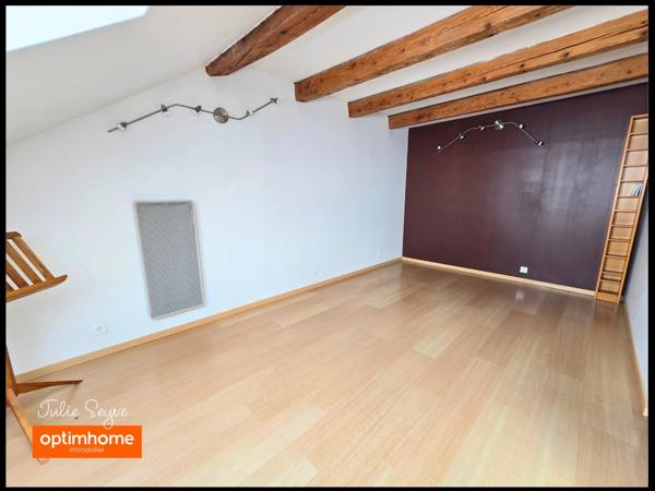 Maison de ville de 240 m² avec 5 chambres - cave et dépendance