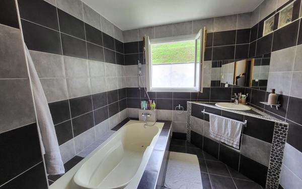 Maison à vendre    6 pièces • 201,49 m2 Trévoux