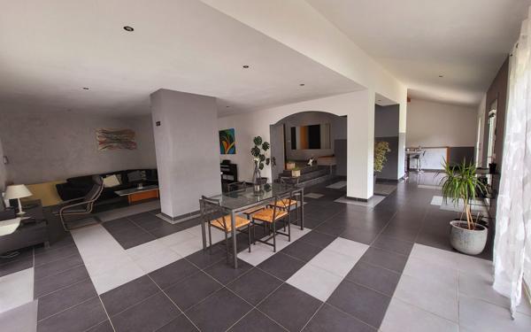 Maison à vendre    6 pièces • 201,49 m2 Trévoux