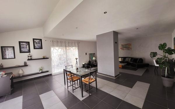 Maison à vendre    6 pièces • 201,49 m2 Trévoux