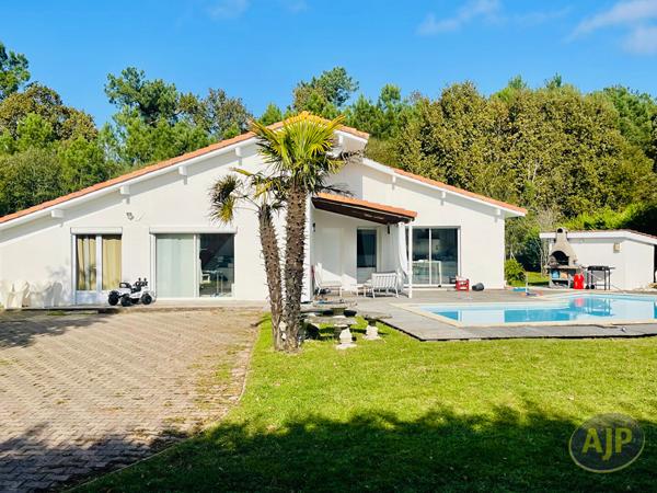 Maison à vendre Mios - 7 pièces, 191m² avec 6 chambre(s) à 399 000€ - AJP Immobilier Bordeaux Chartrons