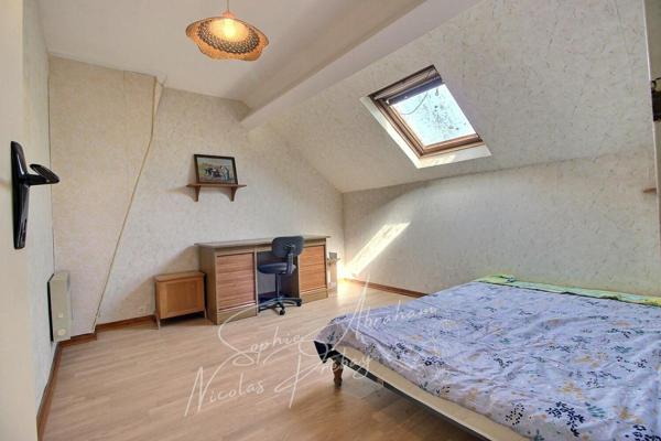 Ensemble immobilier avec maison et dépendances, cour et jardin