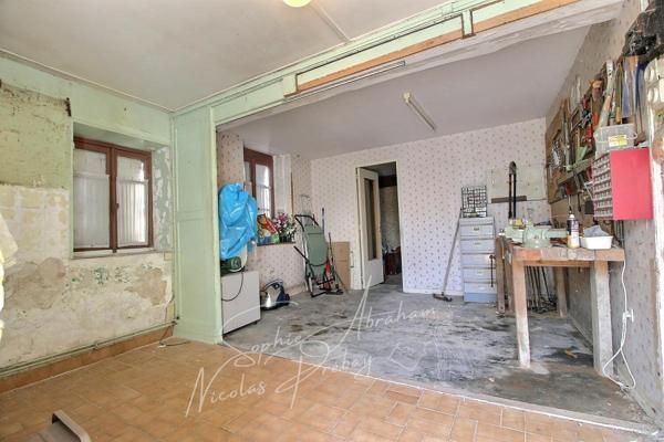 Ensemble immobilier avec maison et dépendances, cour et jardin